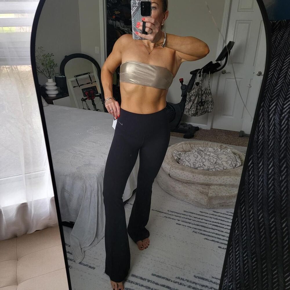NWT NIKE ZENVY FLARED LEGGINGS/YOGA PANTS IN BLACK.